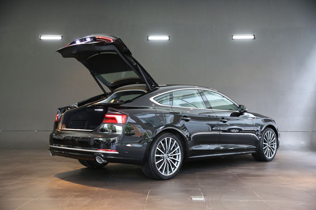 Chiêm ngưỡng Audi A5 Sportback mới vừa cập cảng Việt Nam