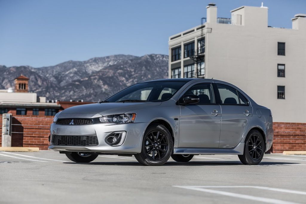 Phiên bản Limited Edition của Mitsubishi Lancer có giá chỉ 450 triệu VNĐ