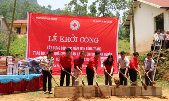 Đem niềm vui tới cho học sinh và người dân nghèo huyện Ba Bể