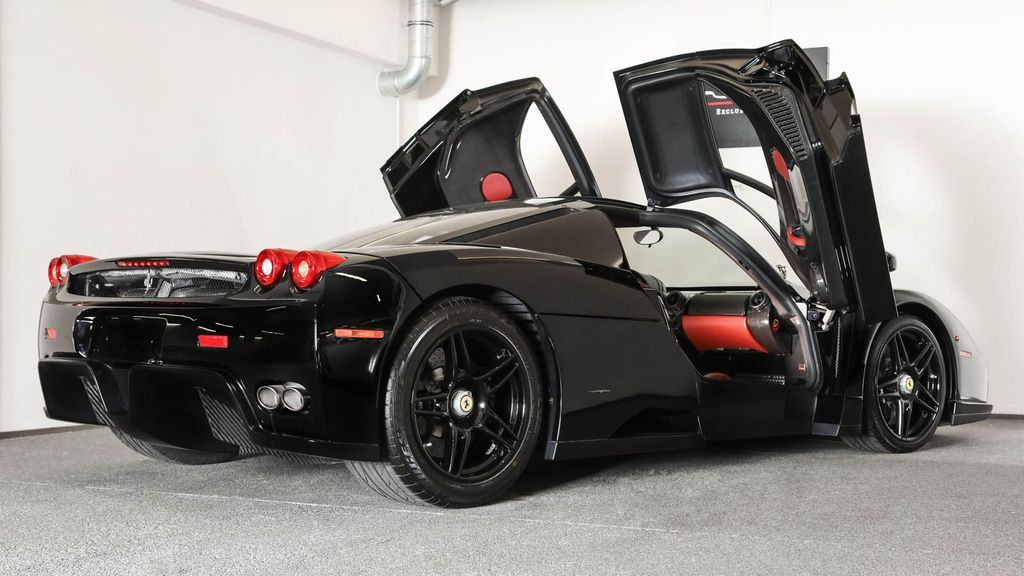 Siêu xe Ferrari Enzo màu đen hàng hiếm được chào bán với giá 2,4 triệu đô