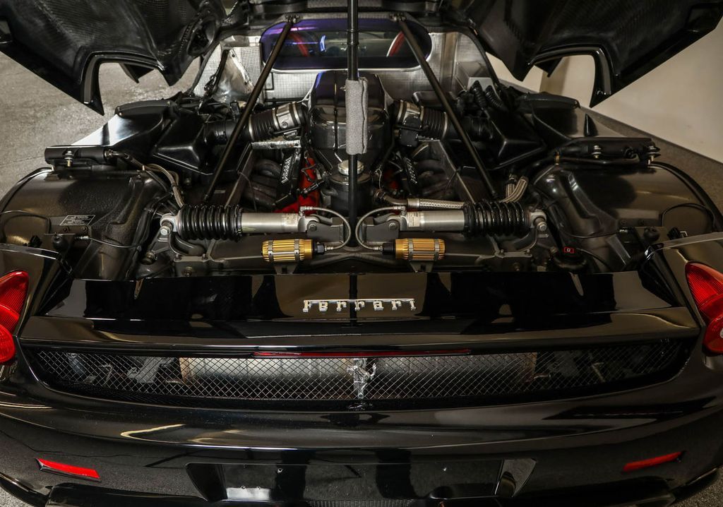 Siêu xe Ferrari Enzo màu đen hàng hiếm được chào bán với giá 2,4 triệu đô