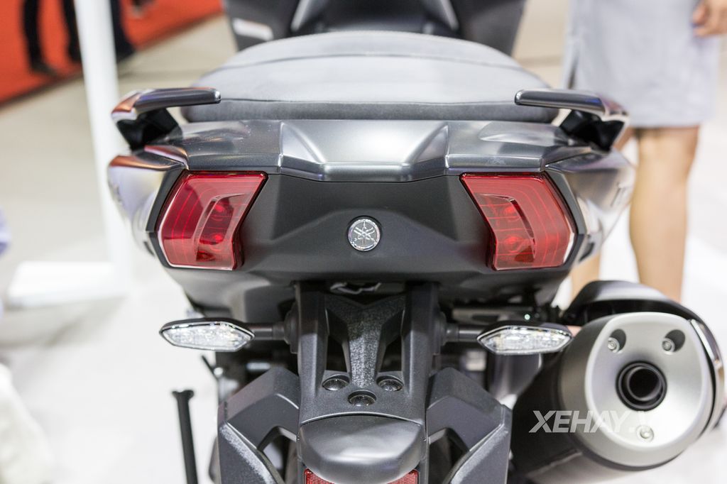 [VMCS 2017] Chi tiết mẫu maxi-scooter hiệu suất cao Yamaha T-MAX DX 2017