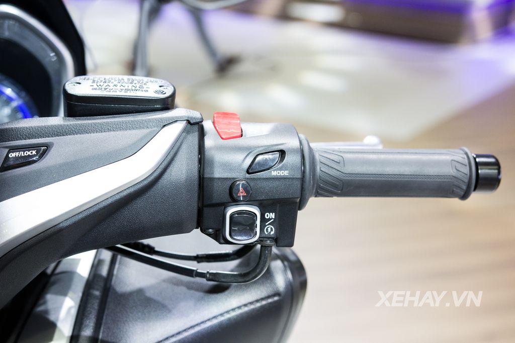 [VMCS 2017] Chi tiết mẫu maxi-scooter hiệu suất cao Yamaha T-MAX DX 2017
