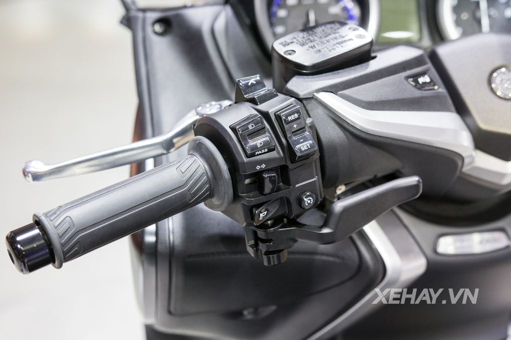[VMCS 2017] Chi tiết mẫu maxi-scooter hiệu suất cao Yamaha T-MAX DX 2017