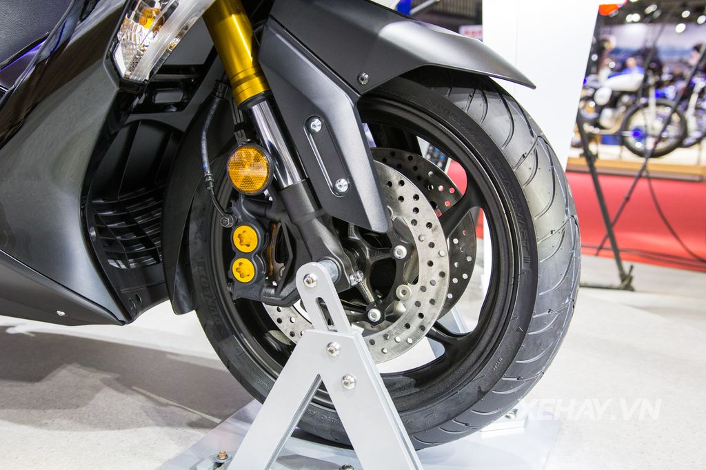 [VMCS 2017] Chi tiết mẫu maxi-scooter hiệu suất cao Yamaha T-MAX DX 2017