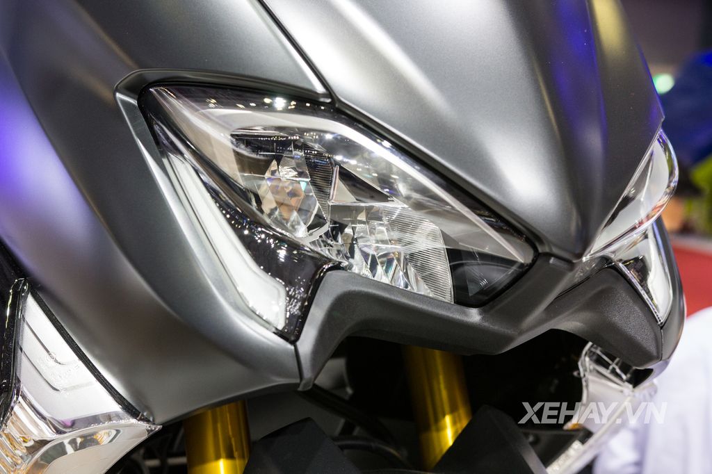 [VMCS 2017] Chi tiết mẫu maxi-scooter hiệu suất cao Yamaha T-MAX DX 2017
