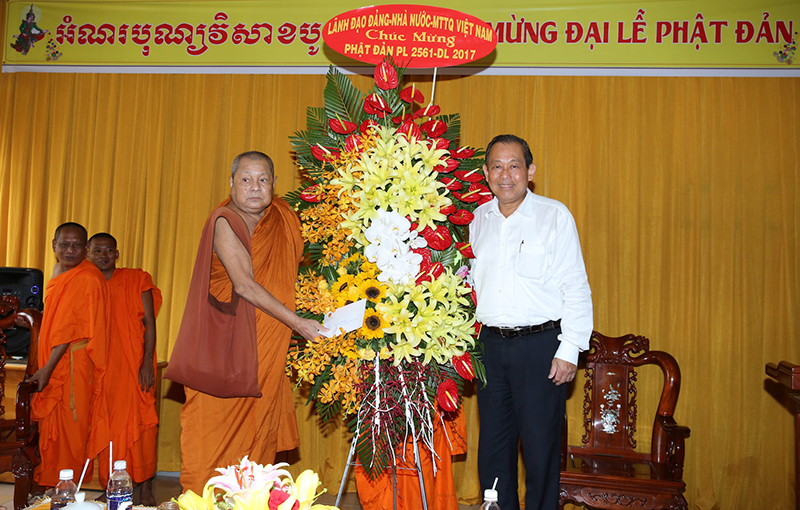 Phó Thủ tướng Thường trực chúc mừng Lễ Phật đản 2017