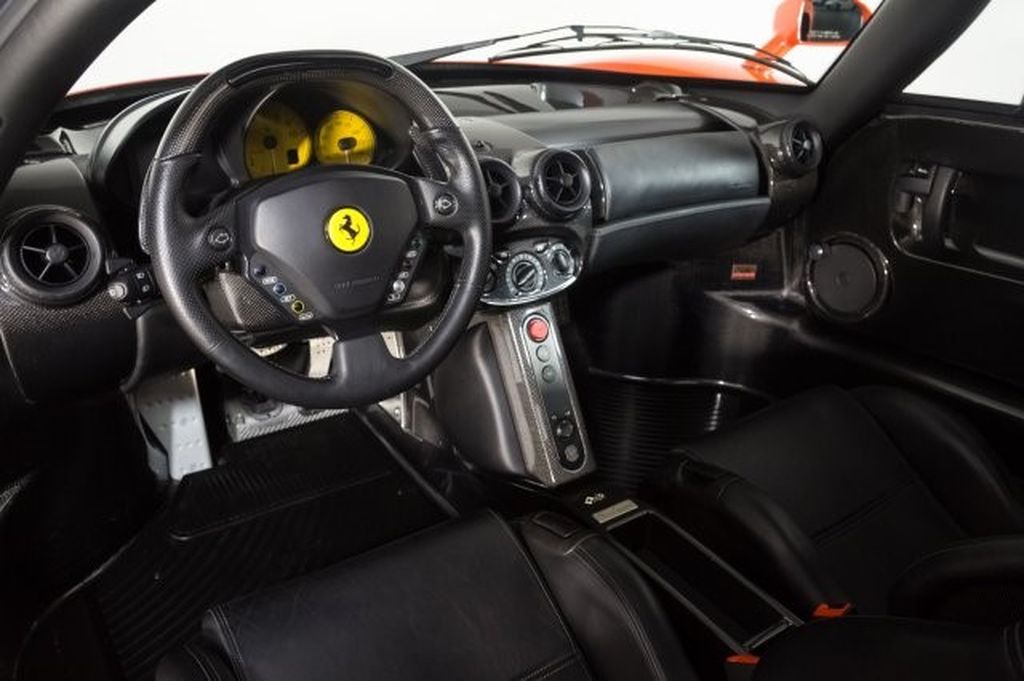Ferrari Enzo 2003 Rosso Dino độc nhất được chào bán với giá 3,7 triệu đô