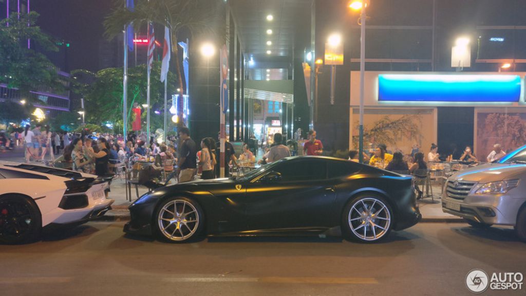 Siêu xe độ tiền tỷ Ferrari F12 Berlinetta của Cường Đô La bất ngờ lên báo nước ngoài