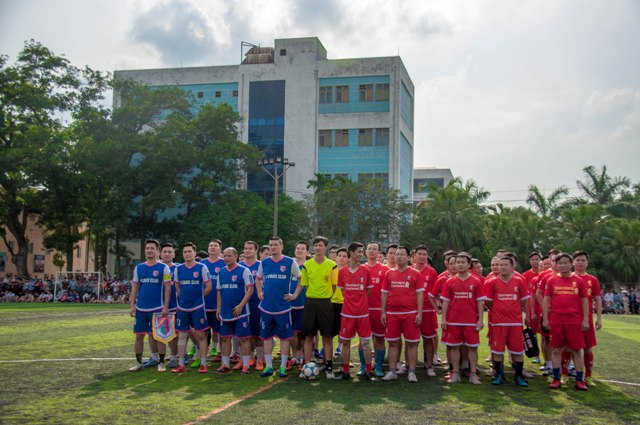 Giao lưu bóng đá gây quỹ ủng hộ sinh viên nghèo hiếu học