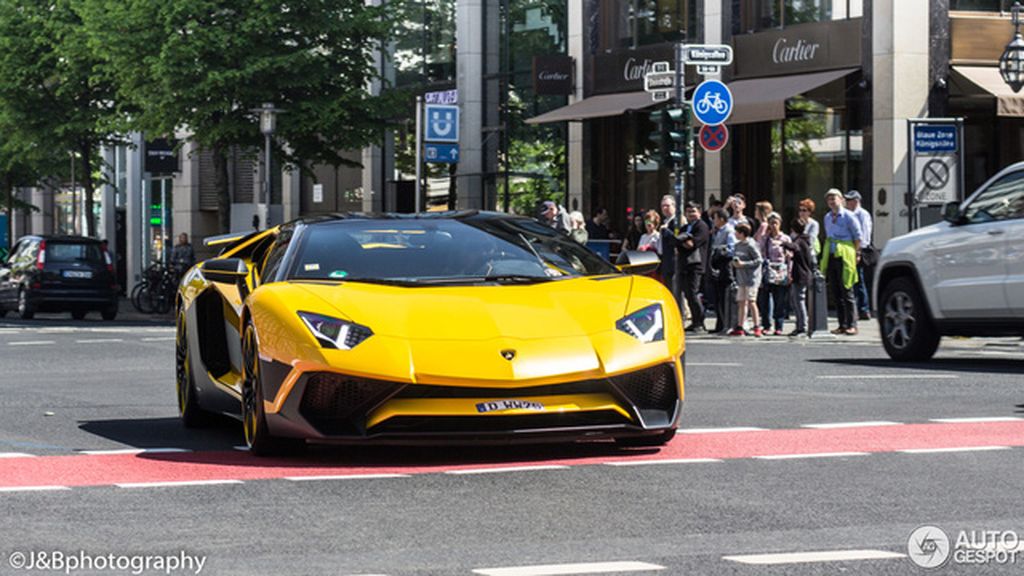 Xuất hiện Lamborghini Aventador SV mui trần với ngoại thất ấn tượng tại Đức