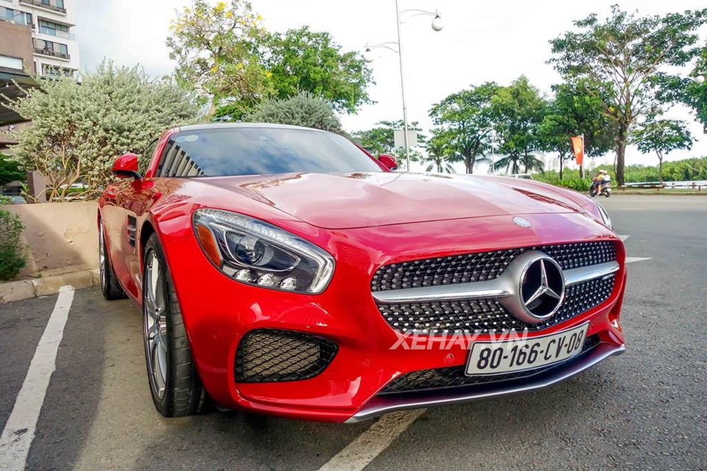 Cường Đô La bổ sung Mercedes-AMG GT S màu đỏ vào bộ sưu tập siêu xe