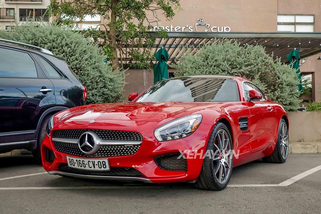 Cường Đô La bổ sung Mercedes-AMG GT S màu đỏ vào bộ sưu tập siêu xe