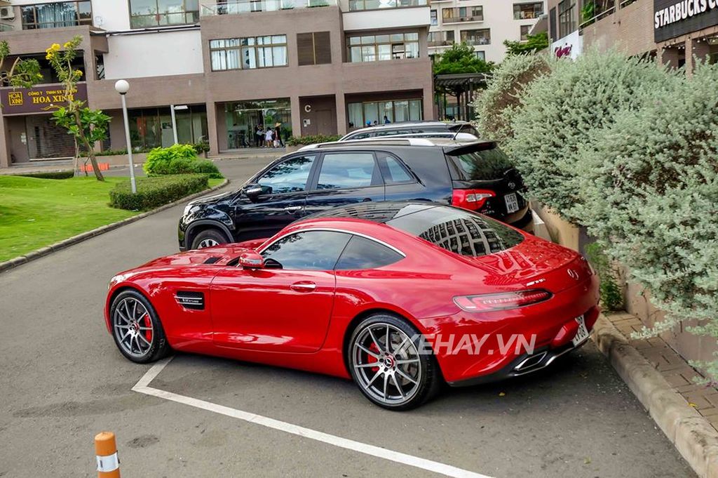 Cường Đô La bổ sung Mercedes-AMG GT S màu đỏ vào bộ sưu tập siêu xe