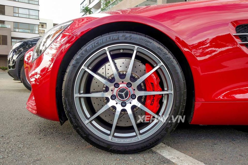 Cường Đô La bổ sung Mercedes-AMG GT S màu đỏ vào bộ sưu tập siêu xe