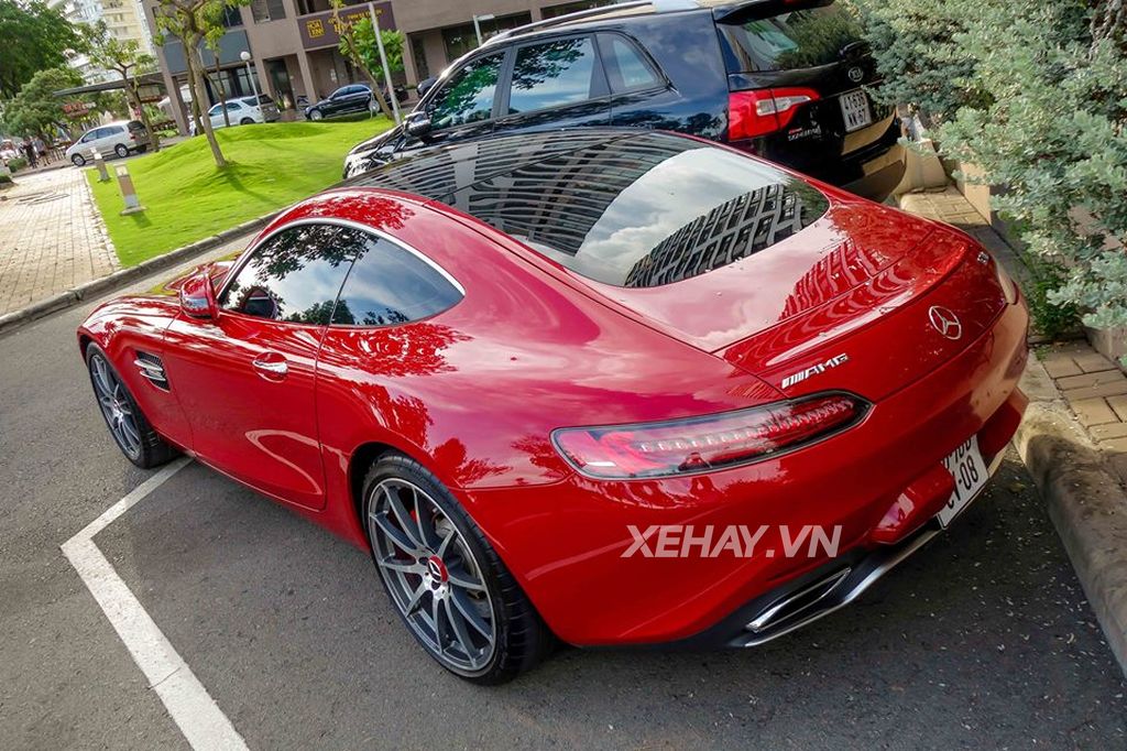 Cường Đô La bổ sung Mercedes-AMG GT S màu đỏ vào bộ sưu tập siêu xe