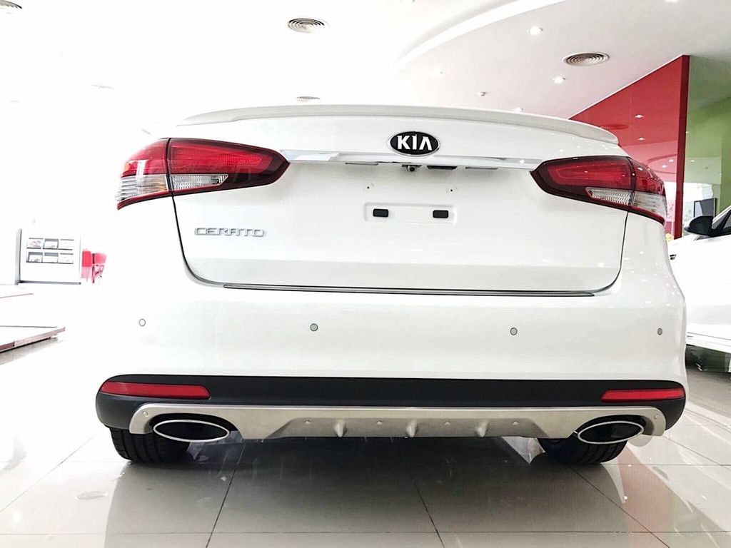 KIA Cerato 2017 hoàn thiện hơn về thiết kế, giá không đổi