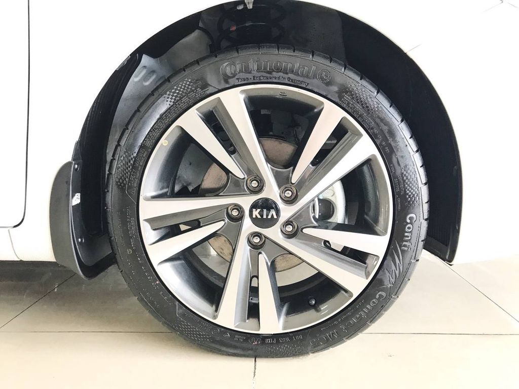 KIA Cerato 2017 hoàn thiện hơn về thiết kế, giá không đổi