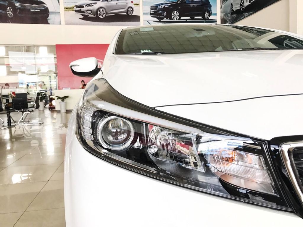 KIA Cerato 2017 hoàn thiện hơn về thiết kế, giá không đổi
