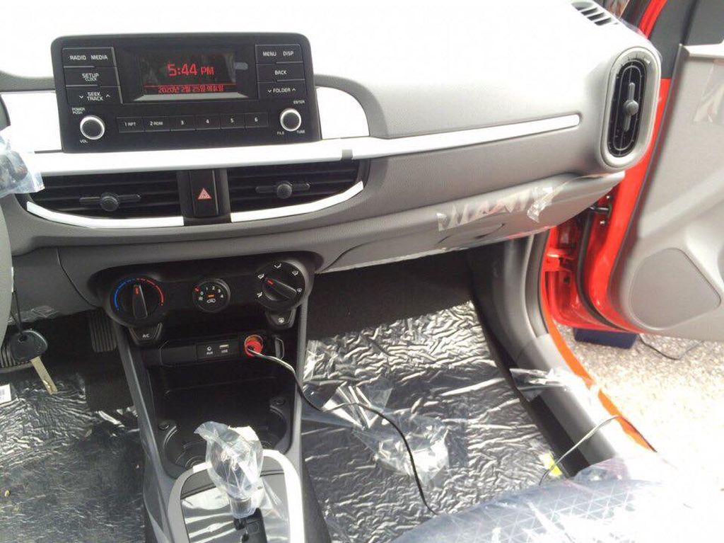 Kia Morning Van 2017 đầu tiên 