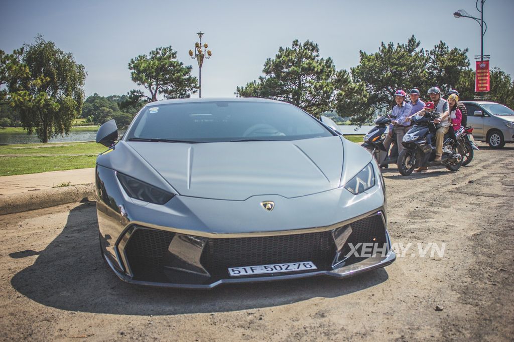 Người Đà Lạt thích thú khi nhìn thấy Lamborghini Huracan Novara độc nhất Việt Nam