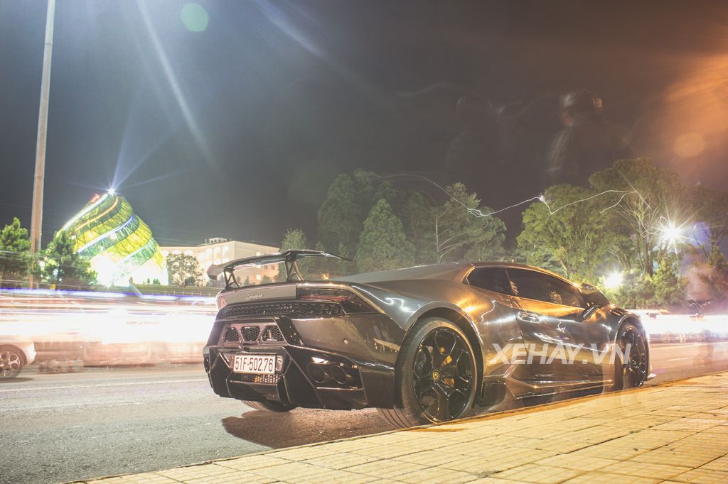 Người Đà Lạt thích thú khi nhìn thấy Lamborghini Huracan Novara độc nhất Việt Nam