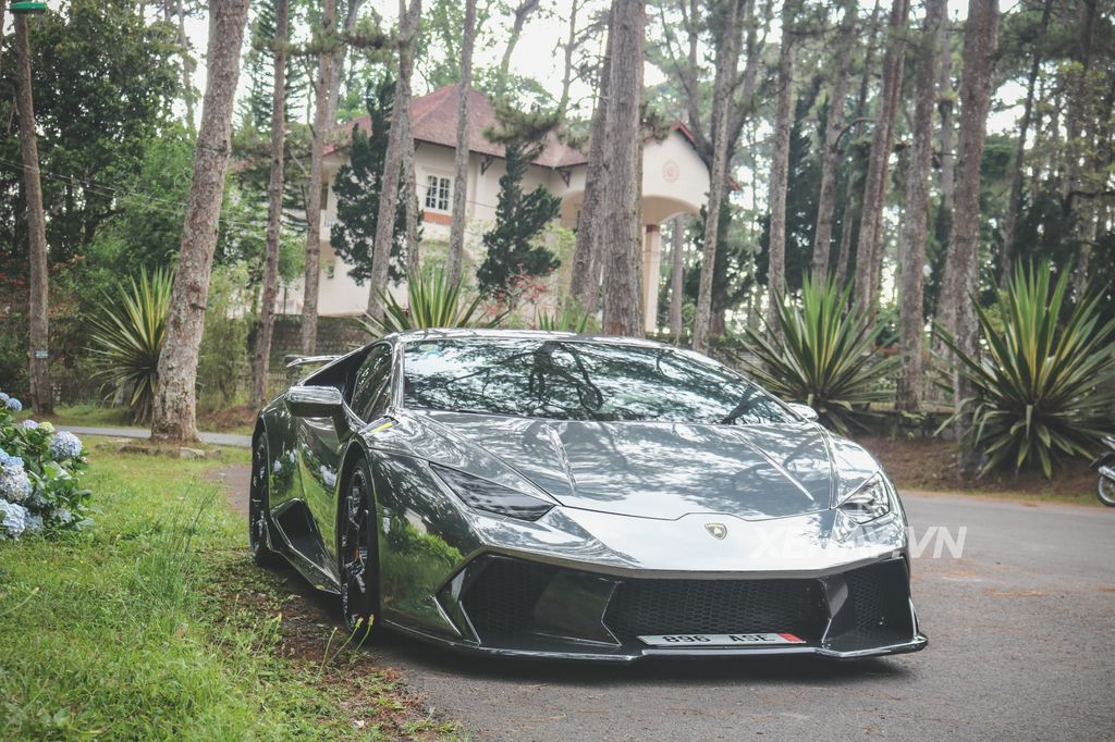 Người Đà Lạt thích thú khi nhìn thấy Lamborghini Huracan Novara độc nhất Việt Nam