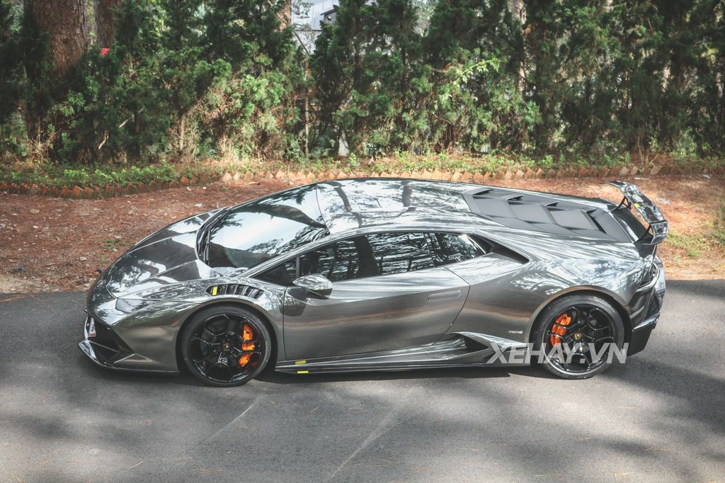 Người Đà Lạt thích thú khi nhìn thấy Lamborghini Huracan Novara độc nhất Việt Nam
