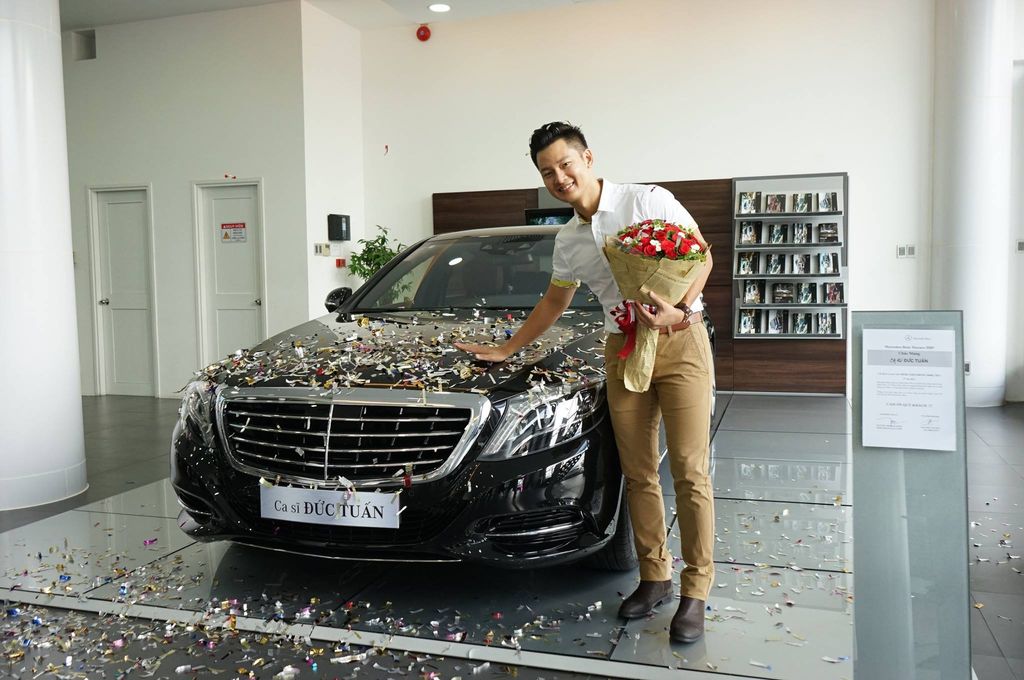 Ca sĩ Đức Tuấn rạng ngời giây phút 