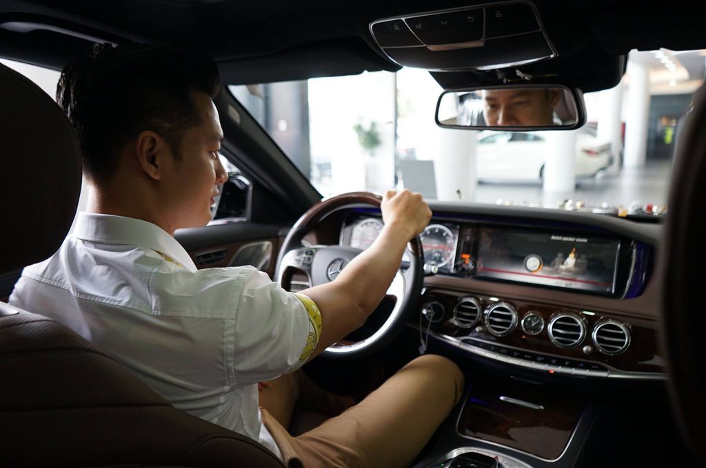 Ca sĩ Đức Tuấn rạng ngời giây phút 