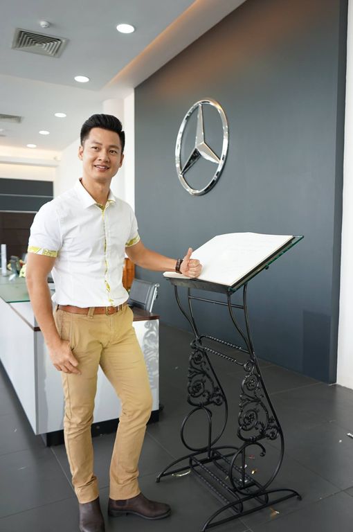 Ca sĩ Đức Tuấn rạng ngời giây phút 