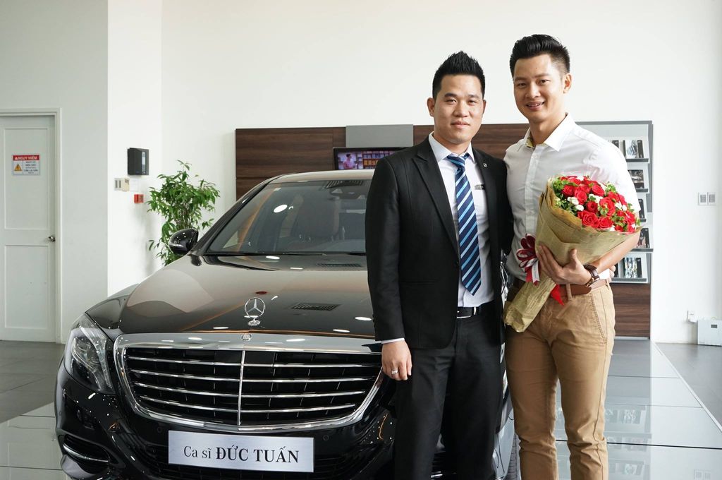 Ca sĩ Đức Tuấn rạng ngời giây phút 