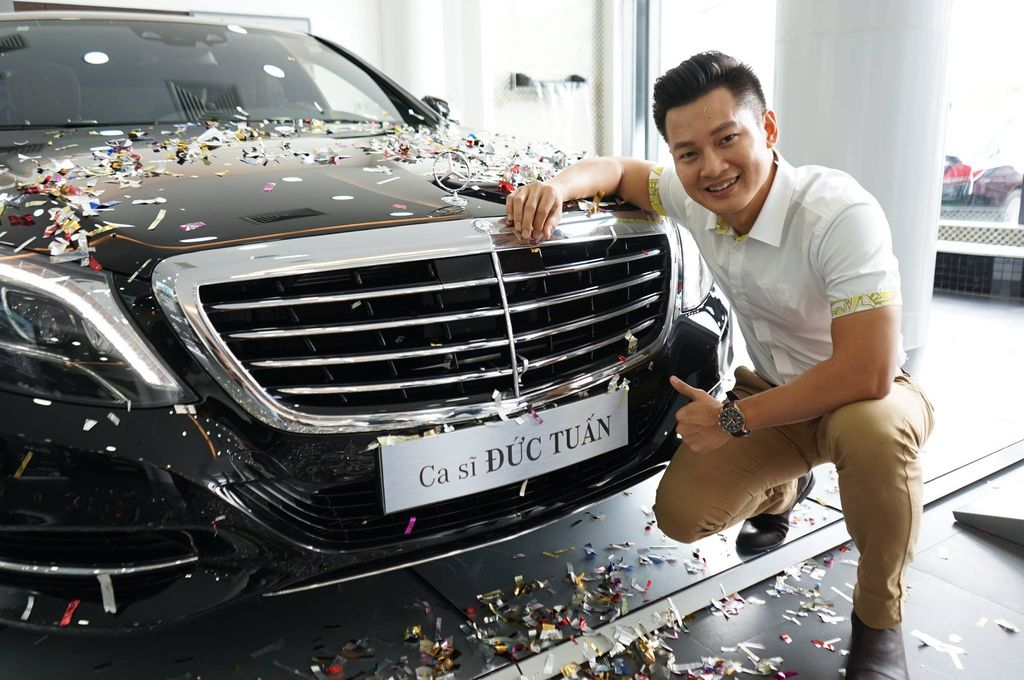 Ca sĩ Đức Tuấn rạng ngời giây phút 