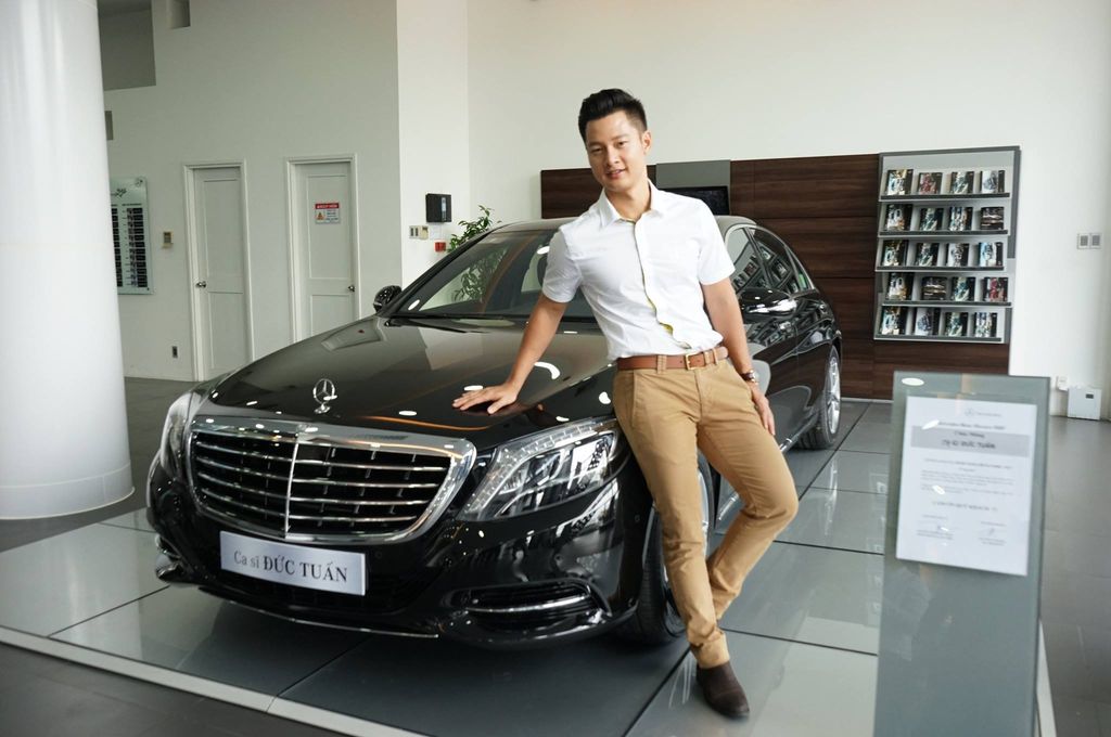 Ca sĩ Đức Tuấn rạng ngời giây phút 