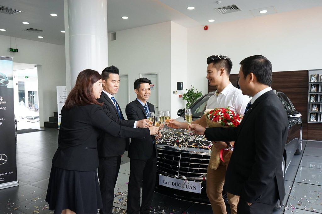 Ca sĩ Đức Tuấn rạng ngời giây phút 