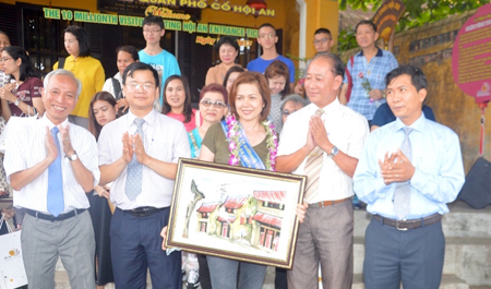 Hội An đón du khách thứ 10 triệu tham quan phố cổ