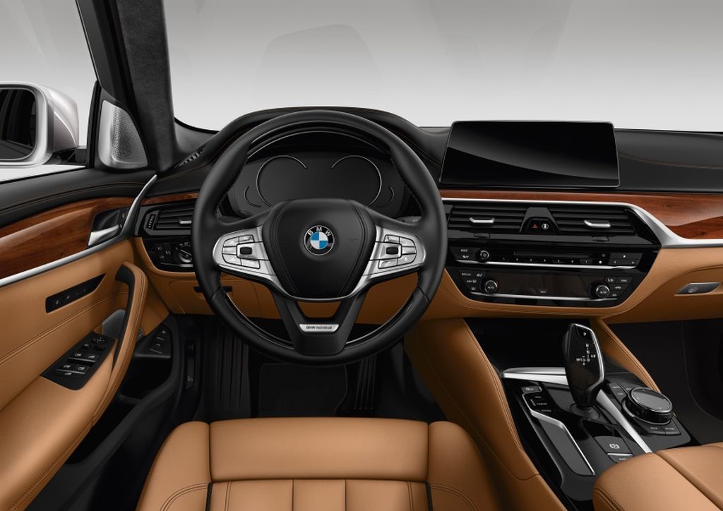 BMW bổ sung nhiều biến thể mới và động cơ mới cho 5 Series thế hệ G30