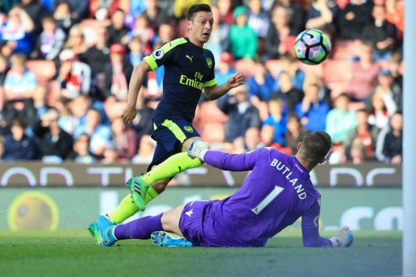 Stoke 1-4 Arsenal: Sự trở lại muộn mằn