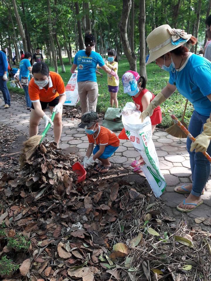 Sắc xanh tình nguyện làm sạch khu đô thị Linh Đàm