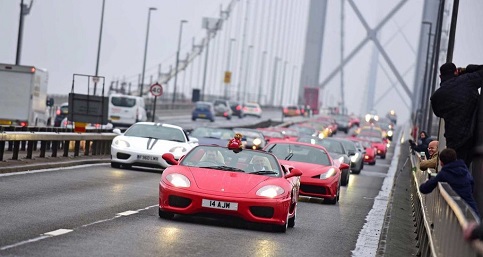 75 chiếc Ferrari diễu hành trên cầu mừng sinh nhật 70 tuổi của Ferrari Club