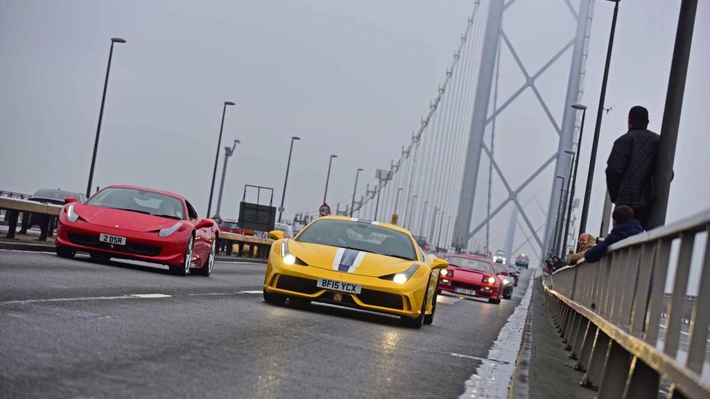 75 chiếc Ferrari diễu hành trên cầu mừng sinh nhật 70 tuổi của Ferrari Club