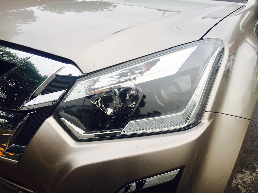 Isuzu D-Max 2017 đeo biển số bất ngờ xuất hiện tại Việt Nam
