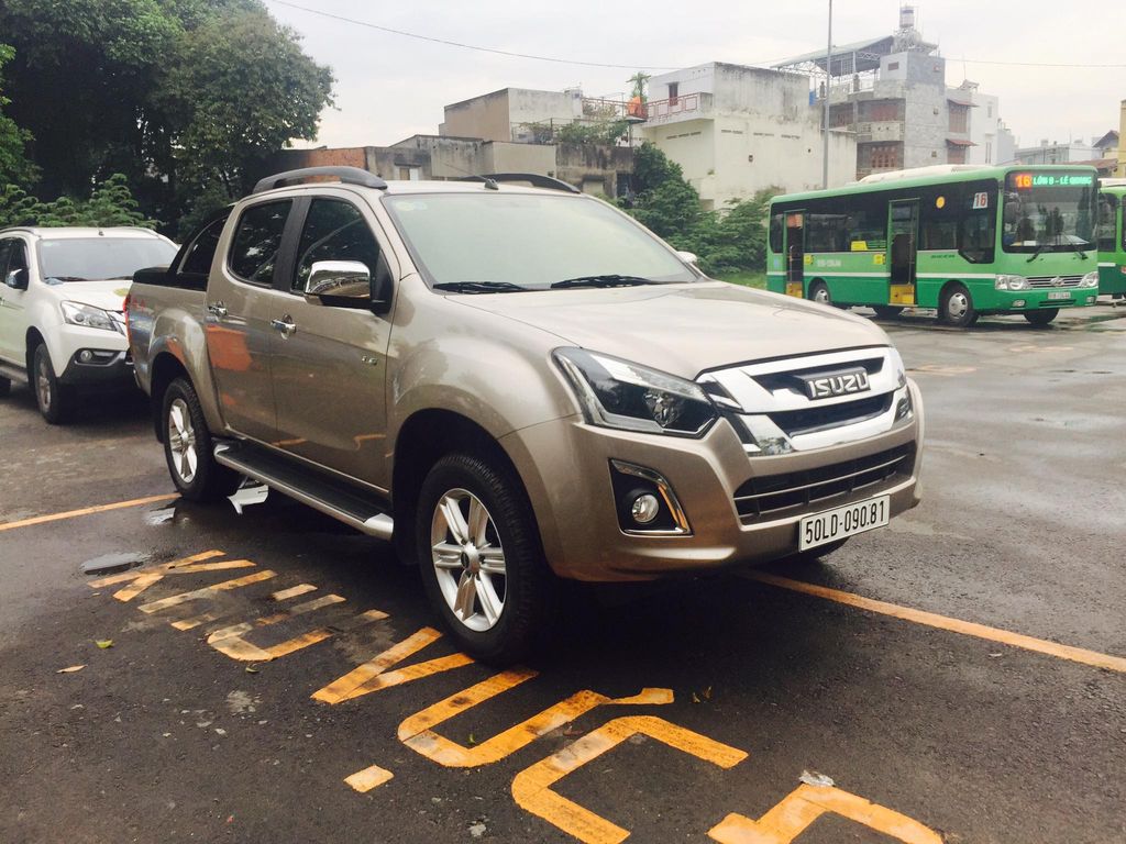 Isuzu D-Max 2017 đeo biển số bất ngờ xuất hiện tại Việt Nam