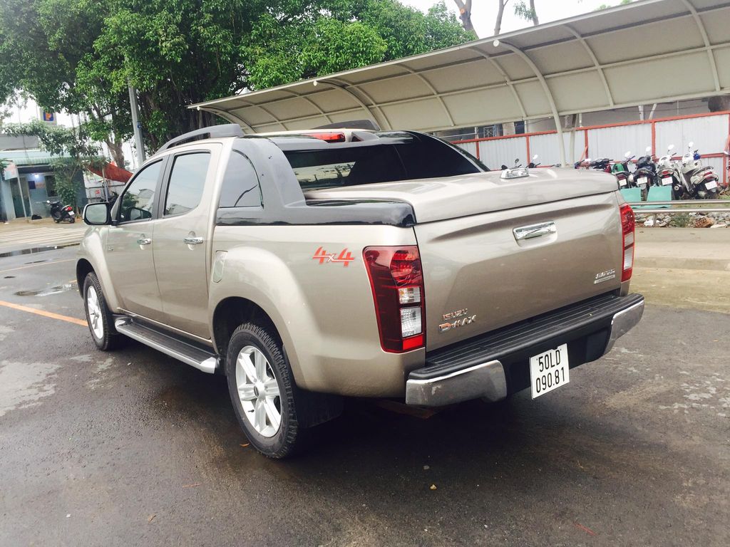 Isuzu D-Max 2017 đeo biển số bất ngờ xuất hiện tại Việt Nam