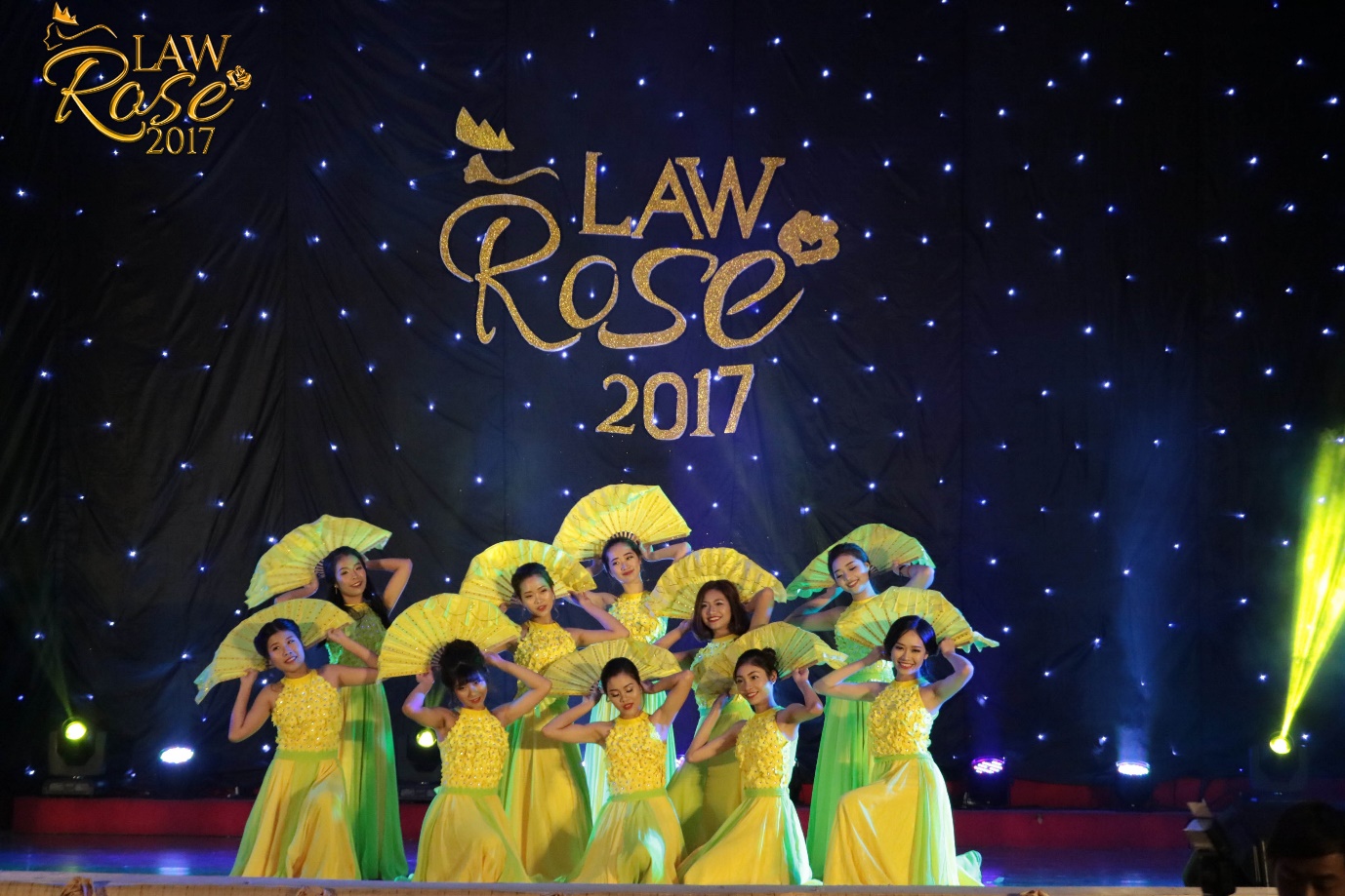 Lâm Đàm Thiều Ly đăng quang ngôi vị Hoa khôi “Law Rose 2017”