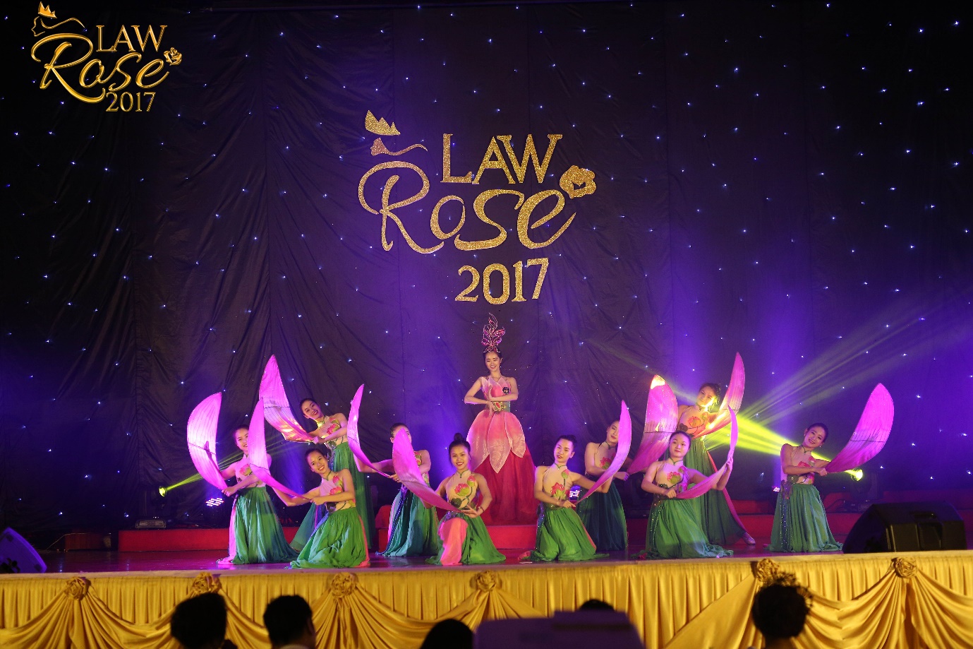 Lâm Đàm Thiều Ly đăng quang ngôi vị Hoa khôi “Law Rose 2017”