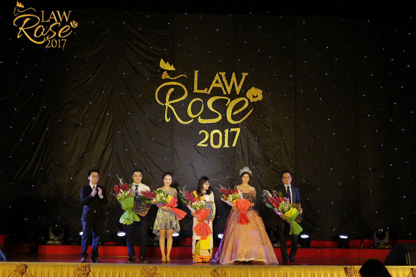Lâm Đàm Thiều Ly đăng quang ngôi vị Hoa khôi “Law Rose 2017”
