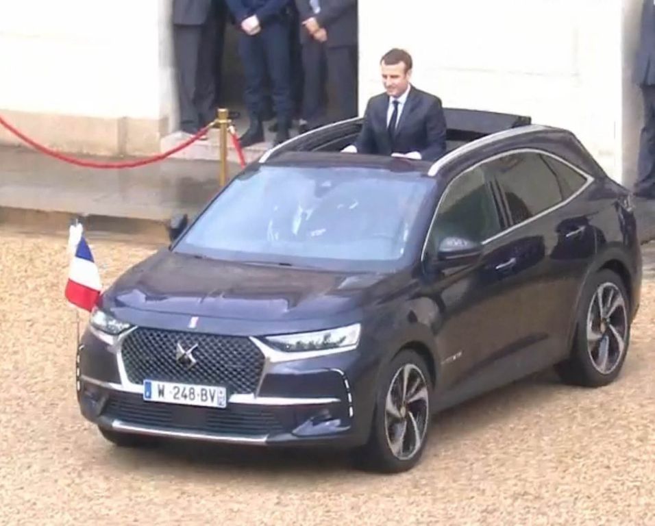 Tổng thống Pháp mới sử dụng một chiếc limousine DS 7 mui trần đặc biệt