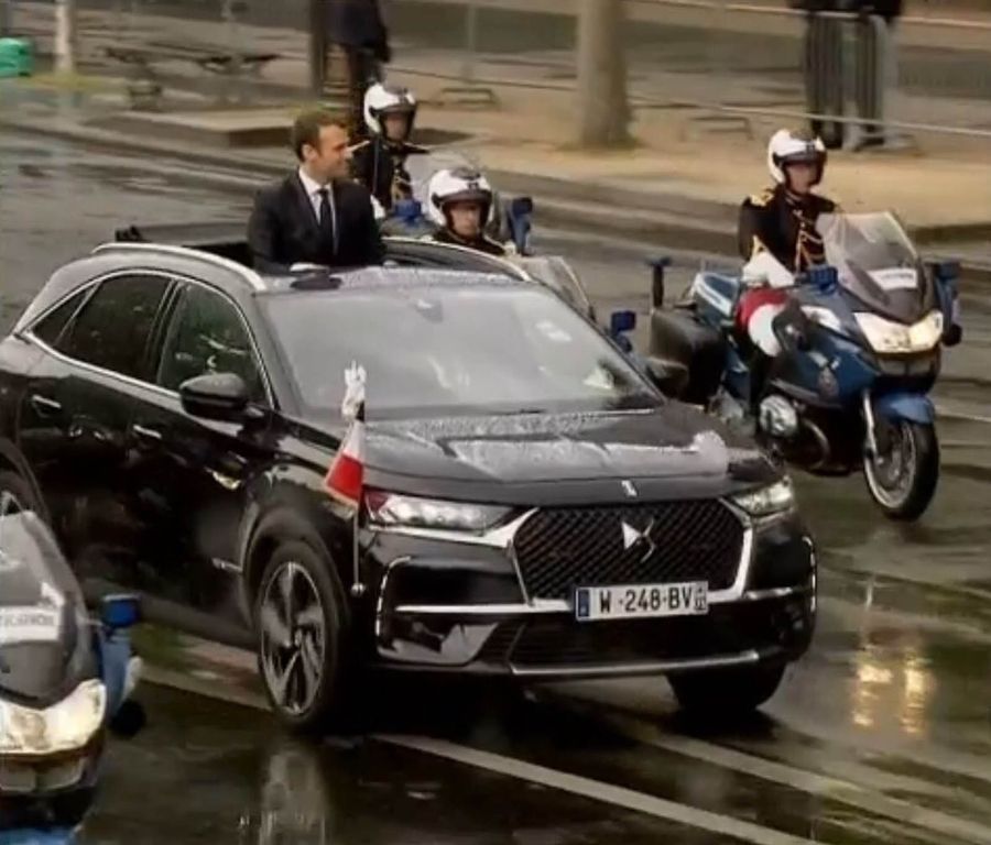 Tổng thống Pháp mới sử dụng một chiếc limousine DS 7 mui trần đặc biệt