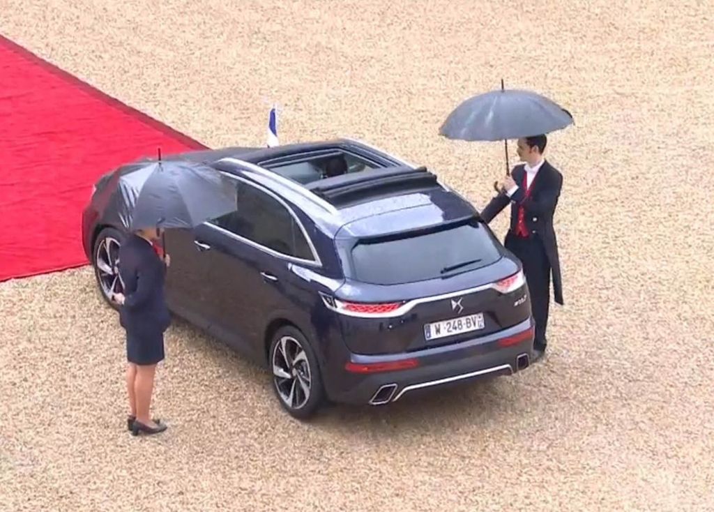 Tổng thống Pháp mới sử dụng một chiếc limousine DS 7 mui trần đặc biệt